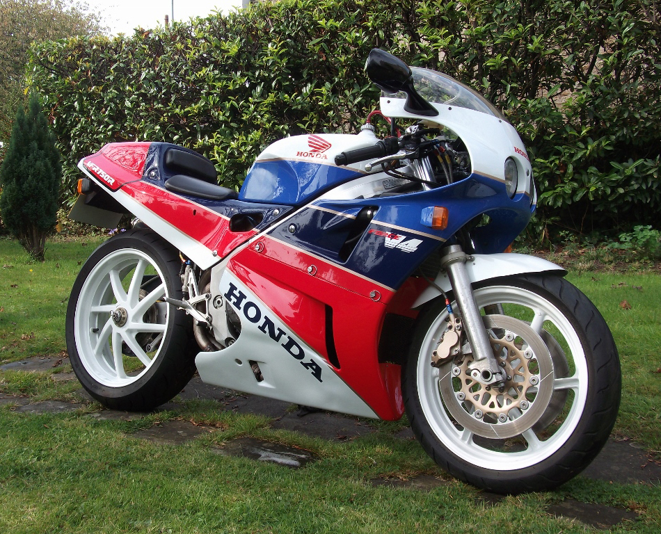 1989 Honda VFR 750 RC30 side